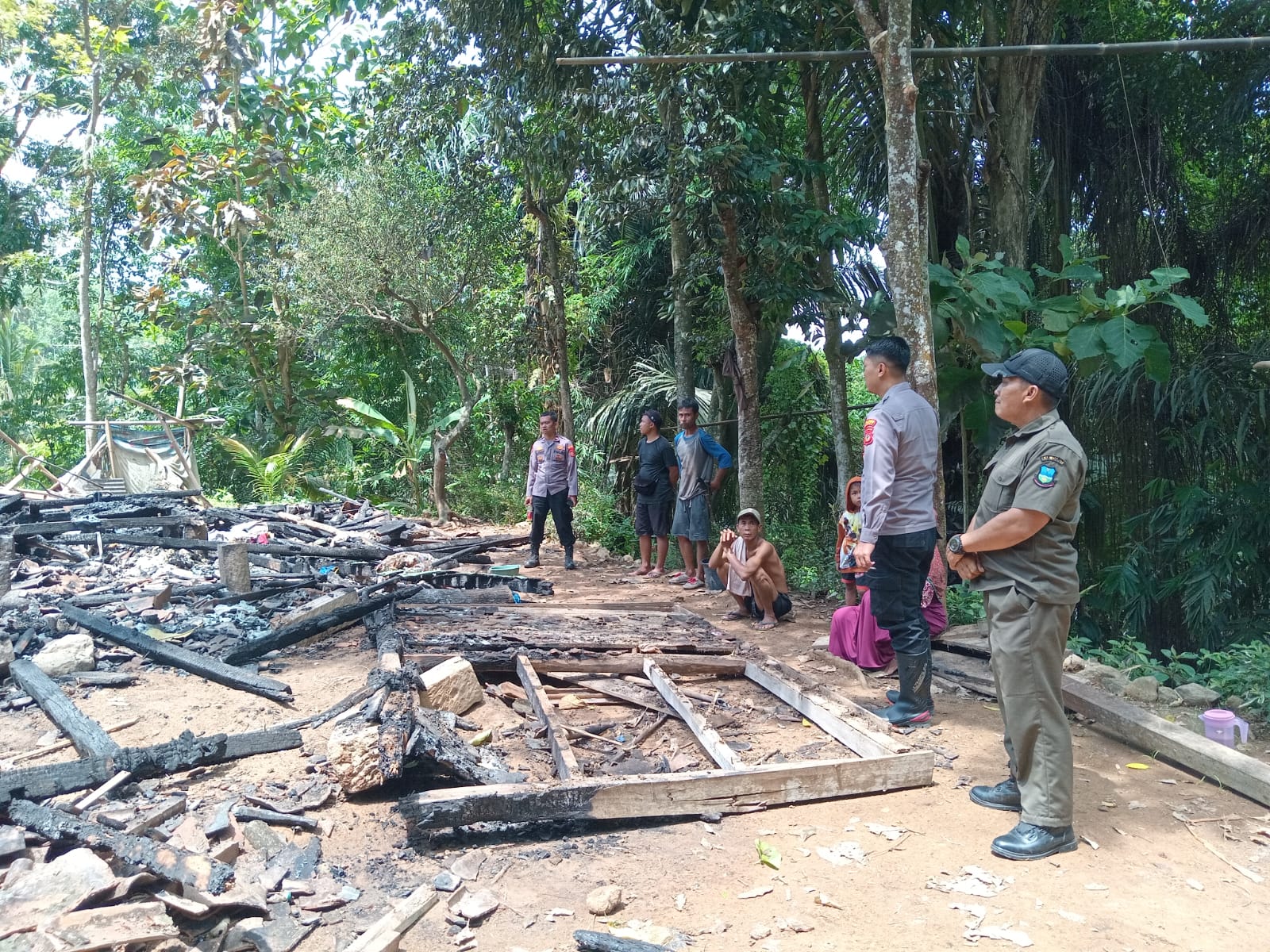 Kebakaran Hanguskan Rumah Panggung di  Pakenjeng Garut, Kerugian Sekitar Rp60 Juta